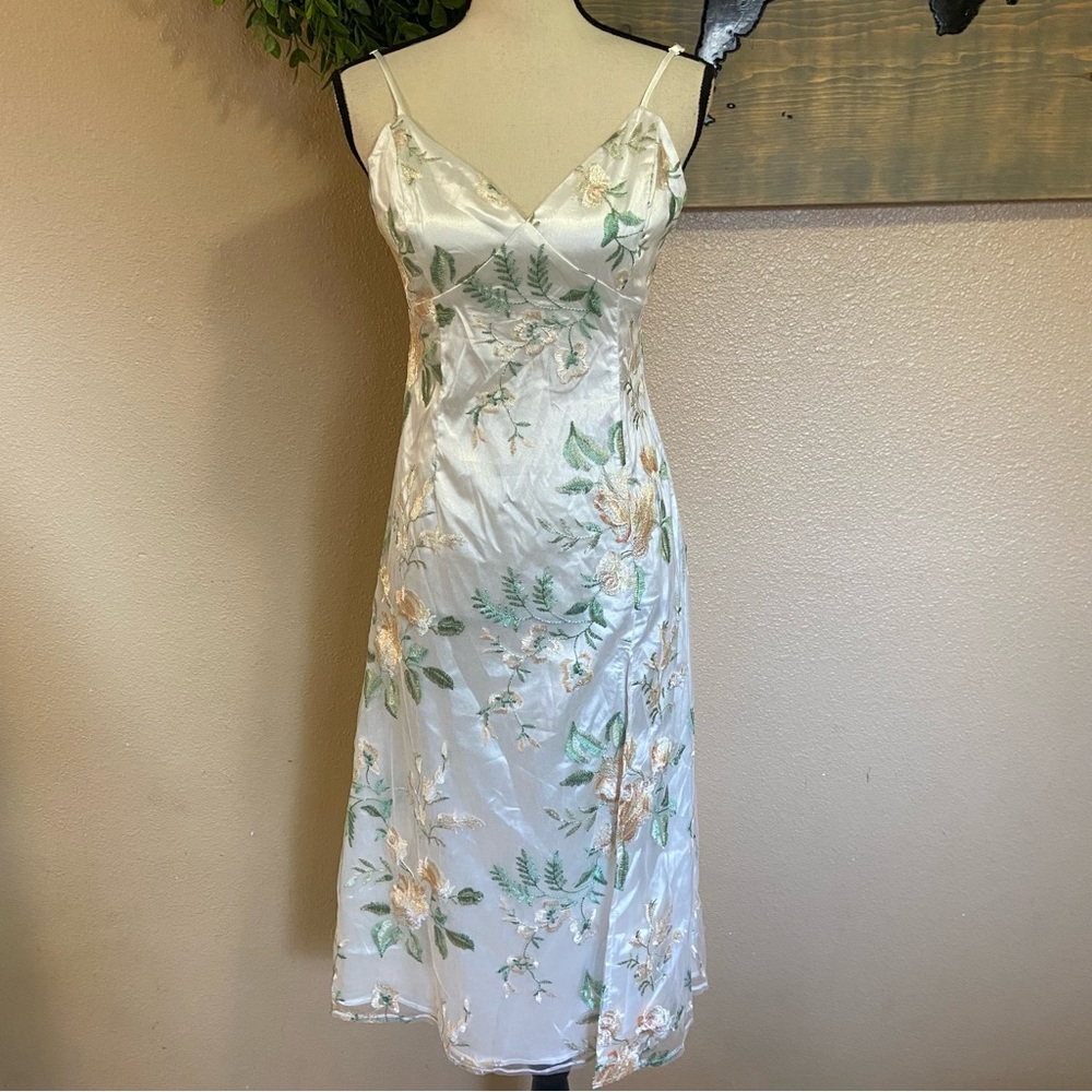 NWOT Lulus Dainty Dreaming White Floral Embroidered Slip Midi Dress - Picture 3 of 11